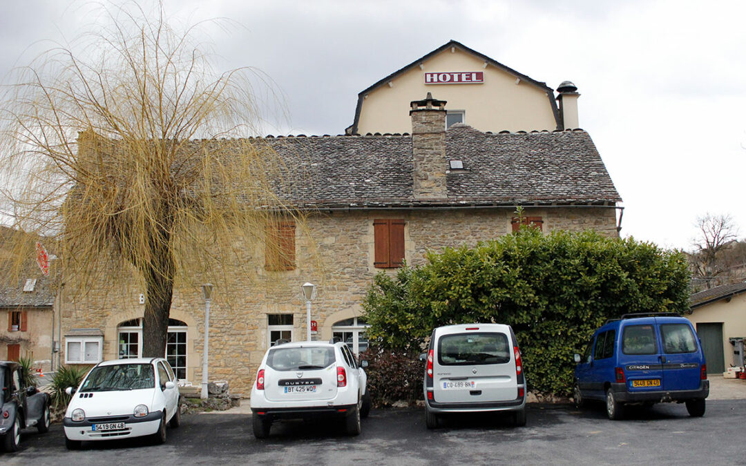 Hôtel Restaurant Paradis Stocker dans  BARJAC